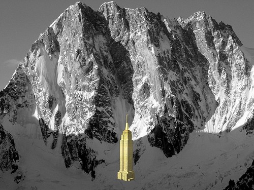 Северная стена Гранд-Жорасса по сравнению с самым высоким небоскрёбом Нью-Йорка. Empire State Building - жалкая лачуга.