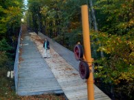 Мост расширен в два раза. Старые опоры еще не сняли Мост расширен в два раза. Старые опоры еще не сняли