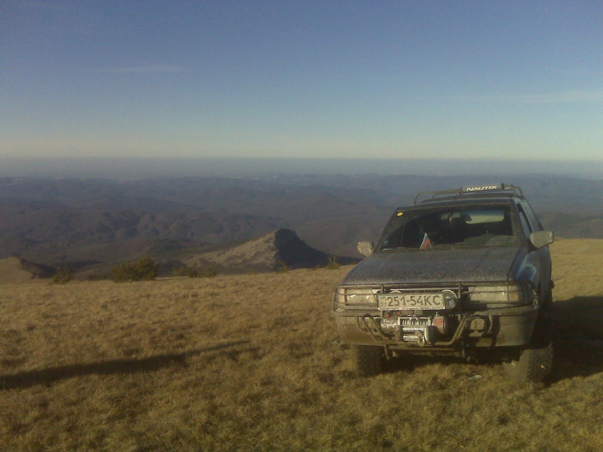 На заднем плане Басман-гора