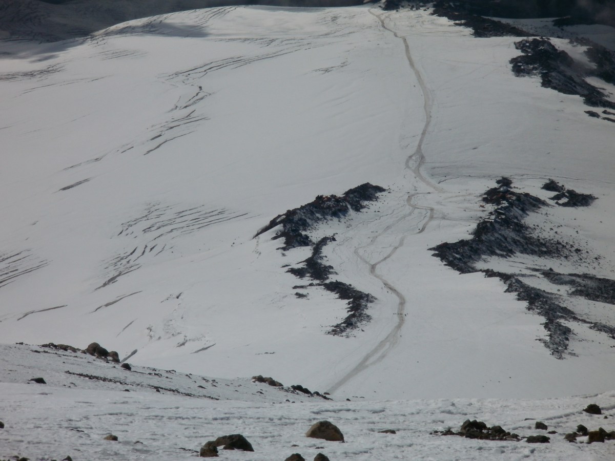 Вид с В. вершины Эльбруса на Южный склон