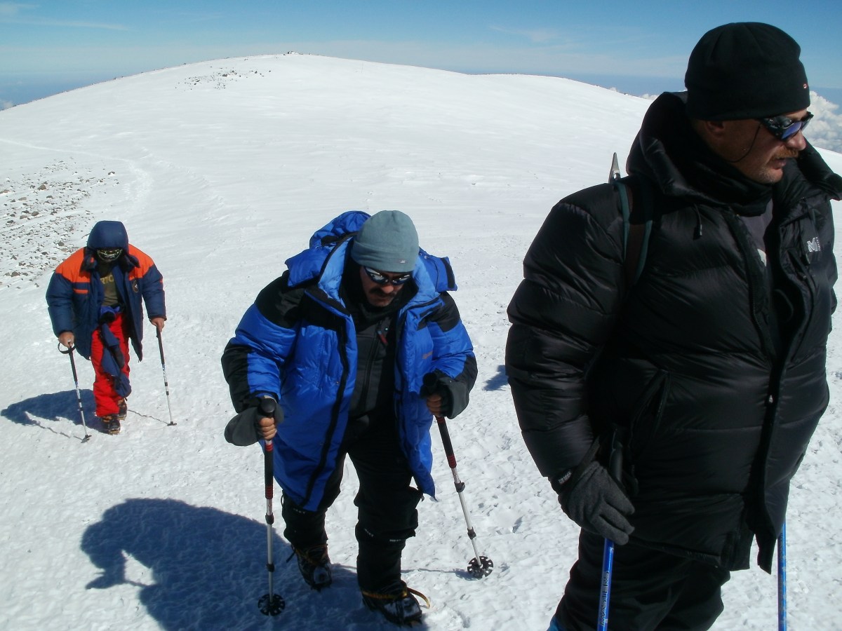 В. Илларионов, С. Джамаль и примкнувший к нам путник в 2 метрах от вершины