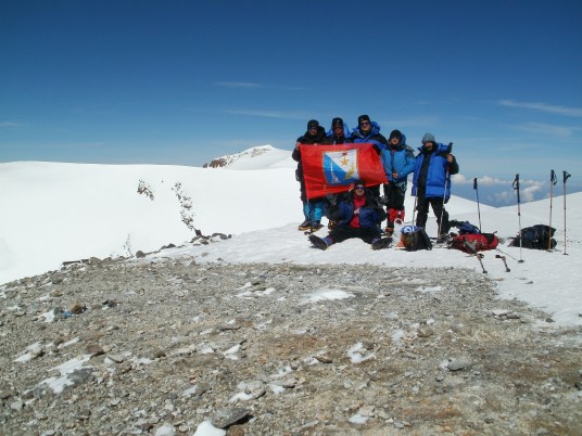 На вершине слева направо: В. Илларионов, В. Варенин, А. Юрков, А. Онищенко, Ю. Круглов, С. Джамаль