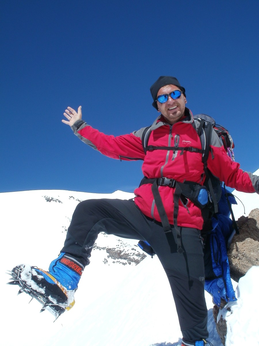 Алексей Юрков танцует в ботинках Gronell G4