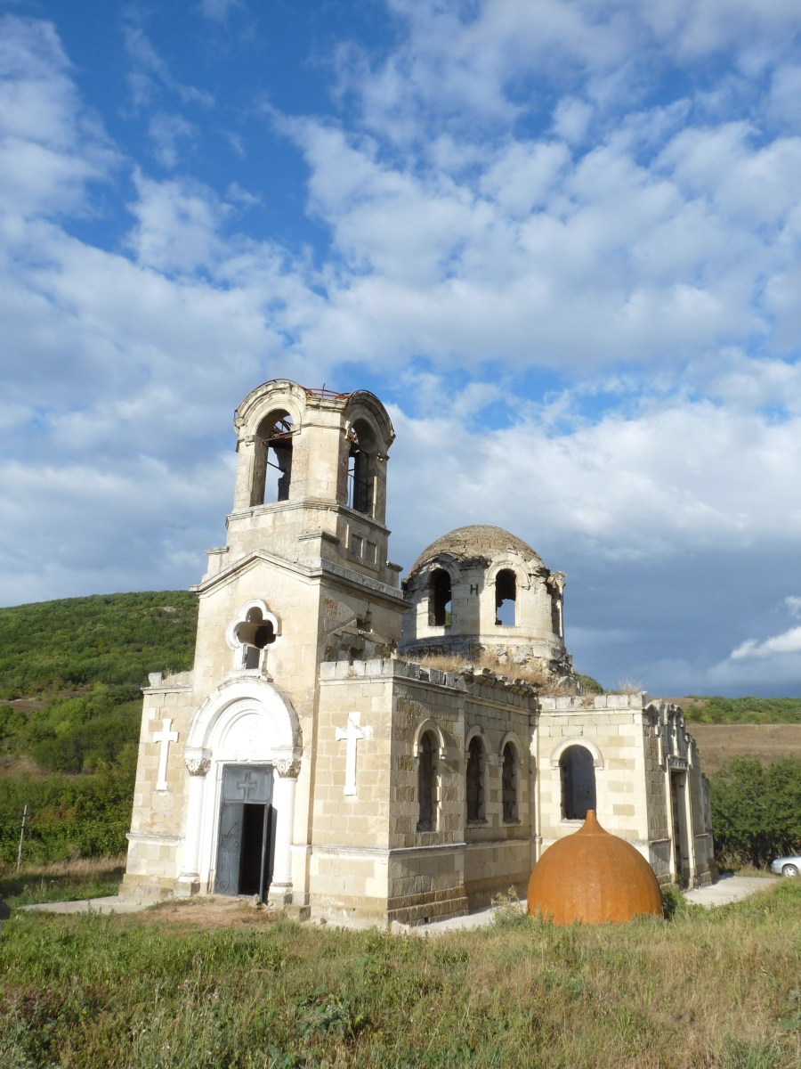 Церковь св. Луки - её взорвали, подожгли, но она устояла