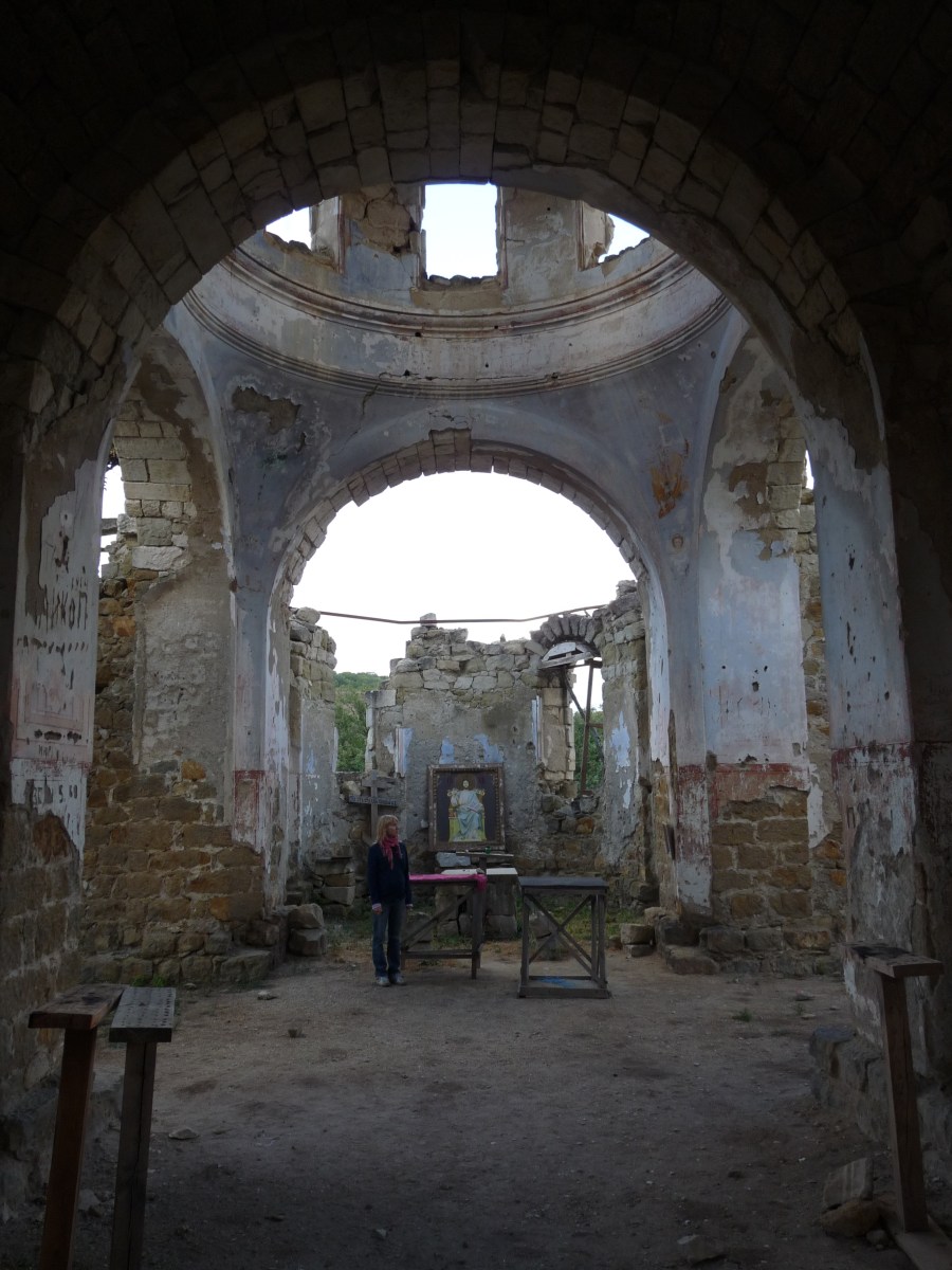 Сожжённая церковь св. Луки в селе Лаки