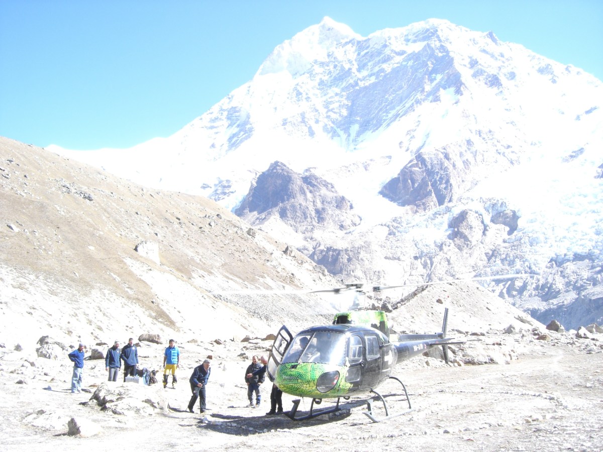 Гости с родины прилетели к нам на вертолёте