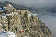 Вот сюда упадут Ваши дорогие вещи/друзья/родственники, если оставить их без присмотра на верхней станции канатной дороги на Ай-Петри