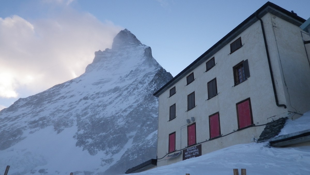 Летний приют Хёрнли закрыт изнутри до лета.