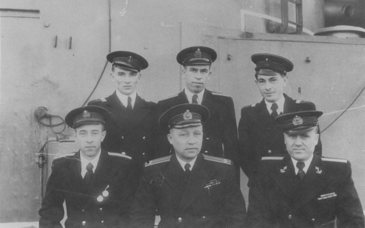 В верхнем ряду слева А. Чучин, справа - П. Яценко. Они были друзьями.