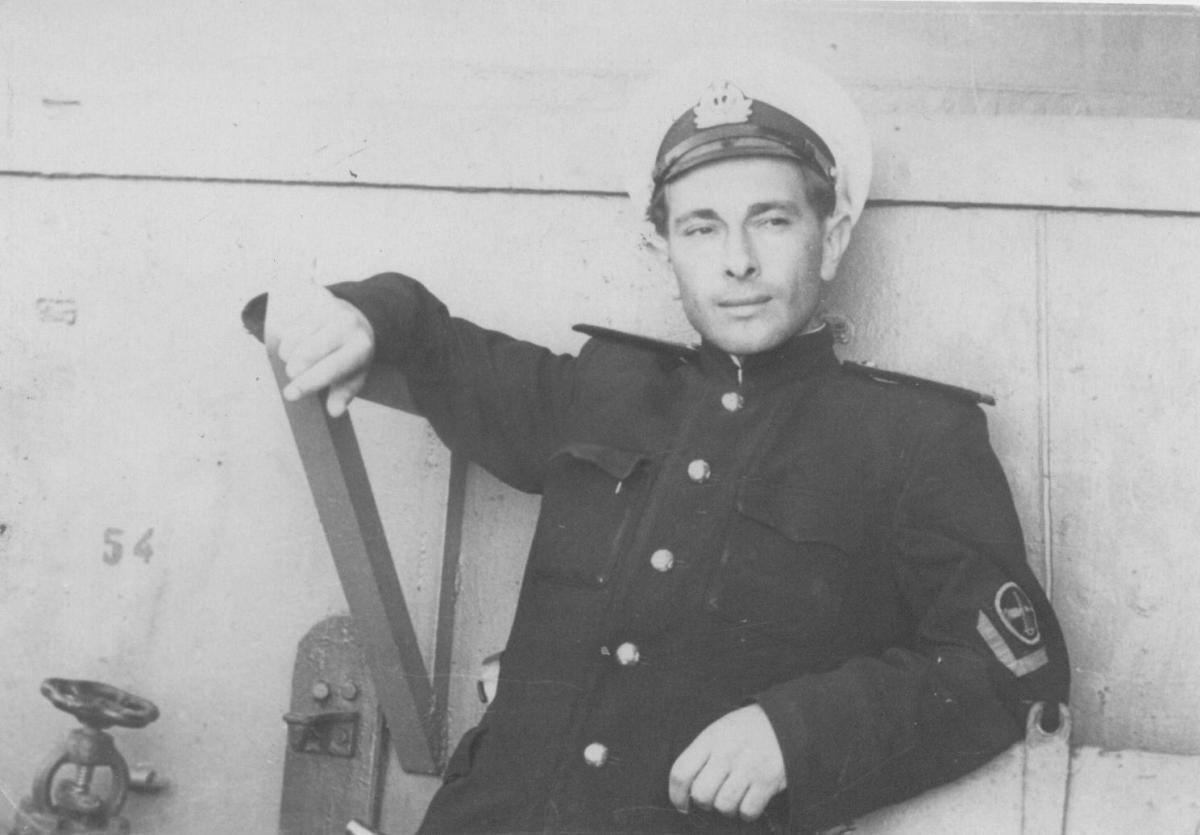 Мой дед Яценко Павел Павлович, мичман 9 батареи, линкор "Новороссийск"