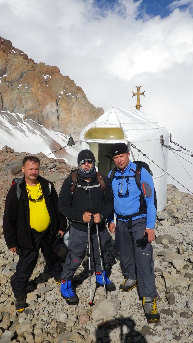 У церкви на высоте 4000 м.