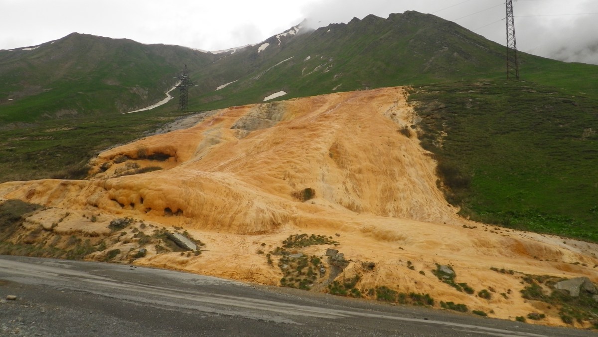 Нарзаны по дороге к Крестовому перевалу