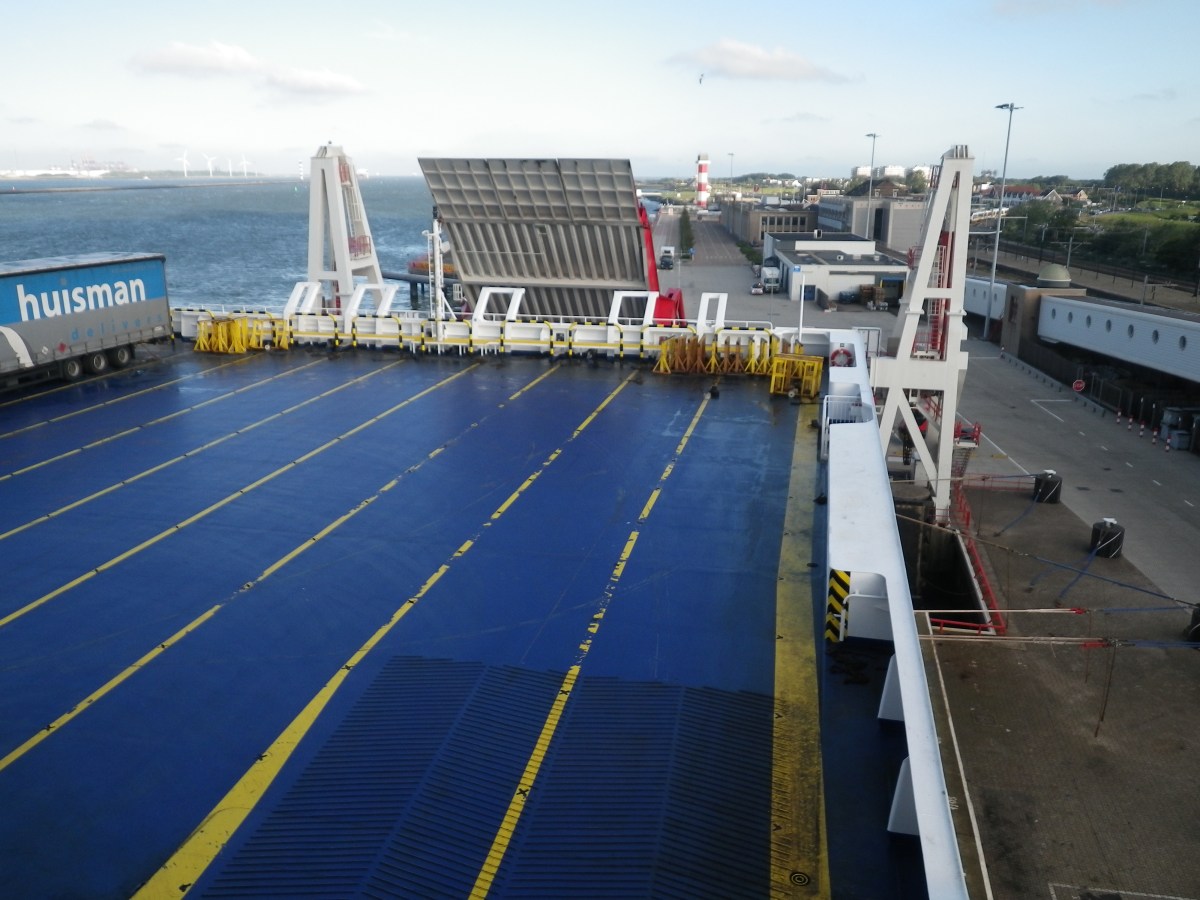 на 12-палубном пароме перед выгрузкой в Голландии