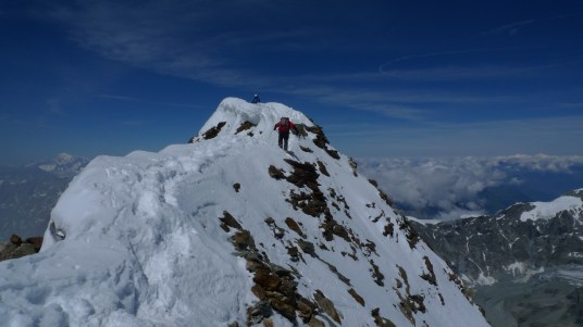 Владимир Ярославлев и Юрий Круглов на вершине Маттерхорна. Фотограф - Daniel Philips