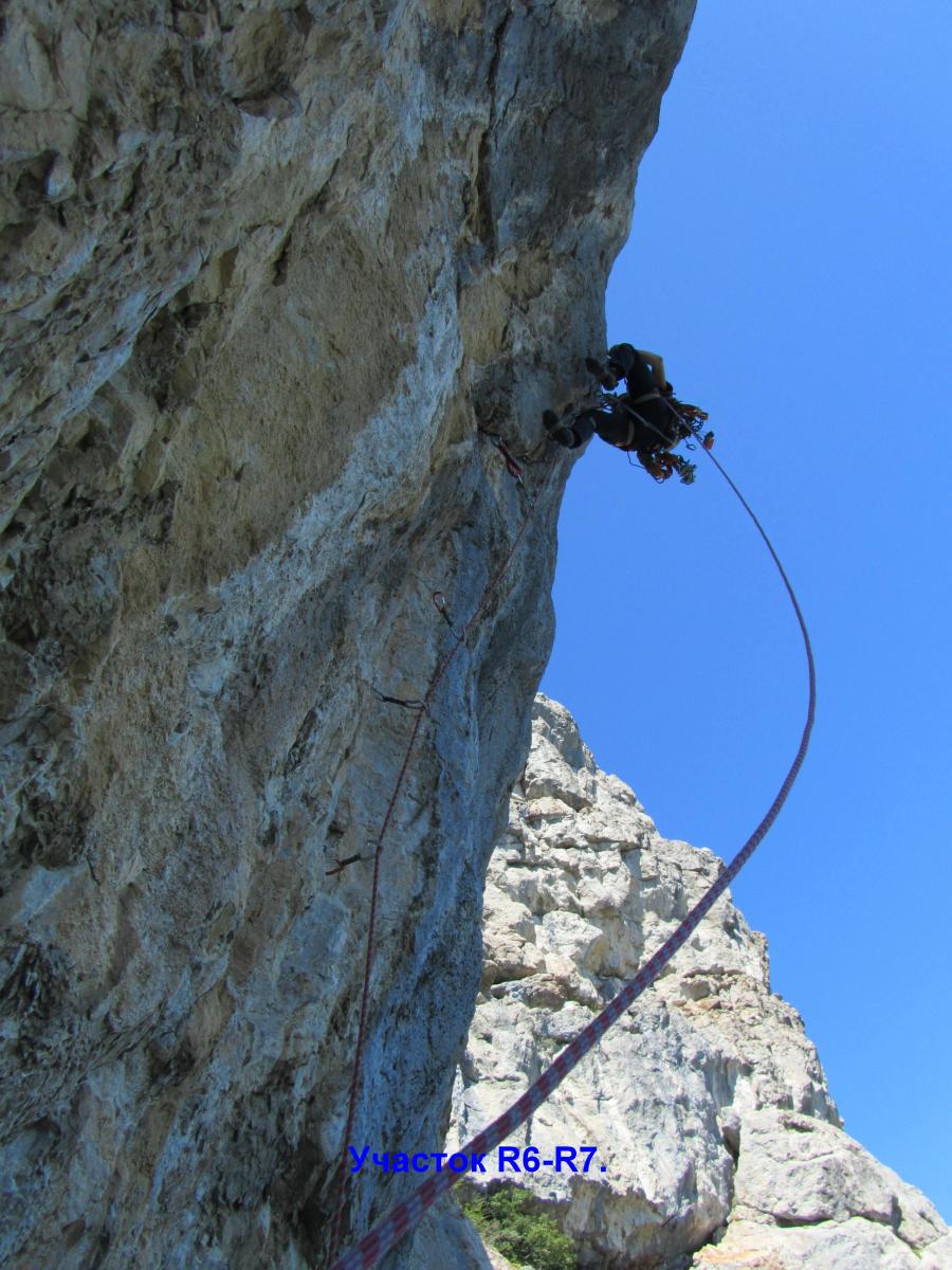 7 верёвка маршрута - нависаюшая стенка со щелью