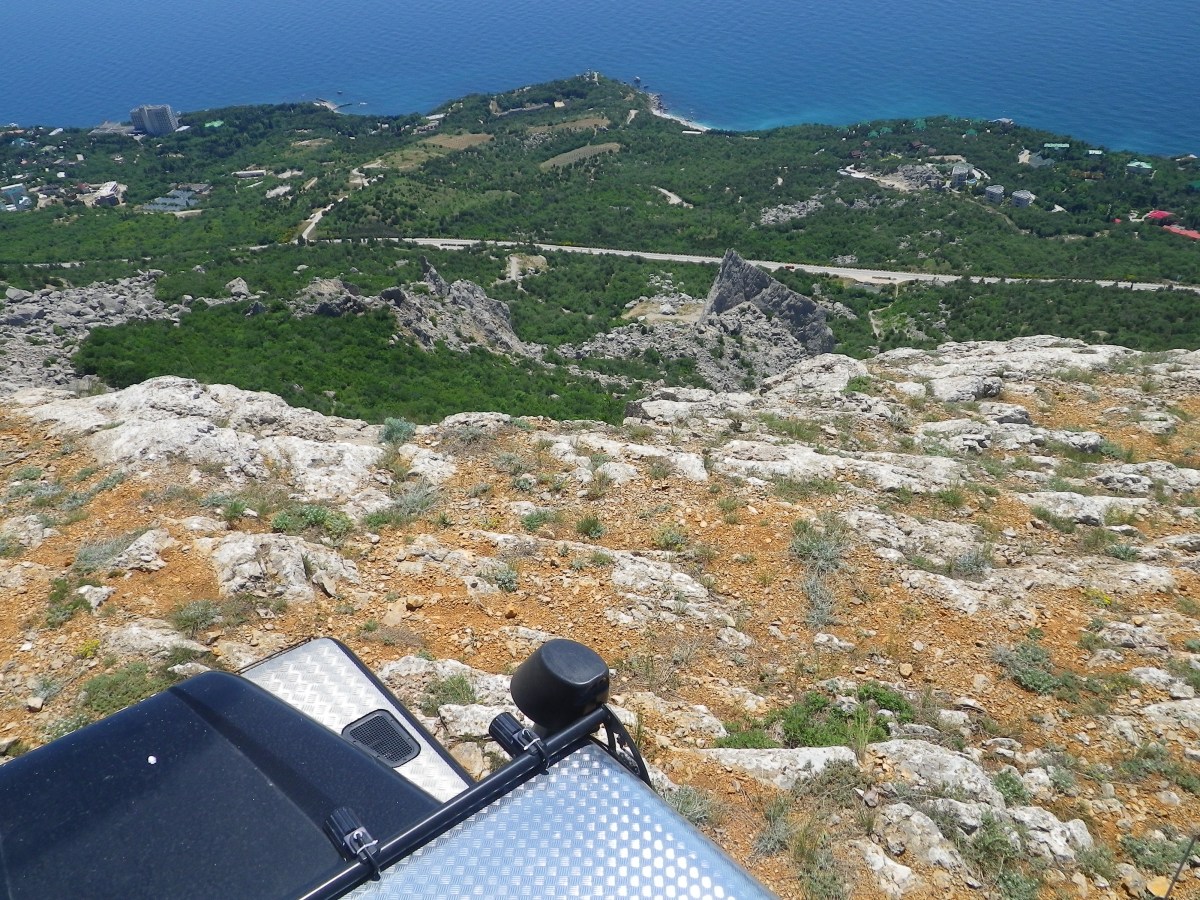 На вершине Челеби. Внизу скала "Парус"