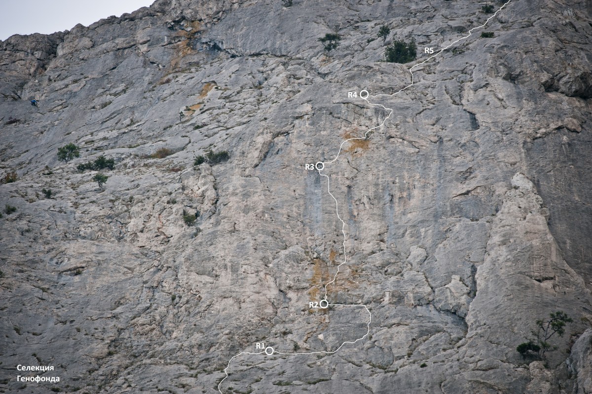 маршрут "Селекция Генофонда". Видимая часть - вторая половина первой верёвки и выше. Фото Е. Алексеевой