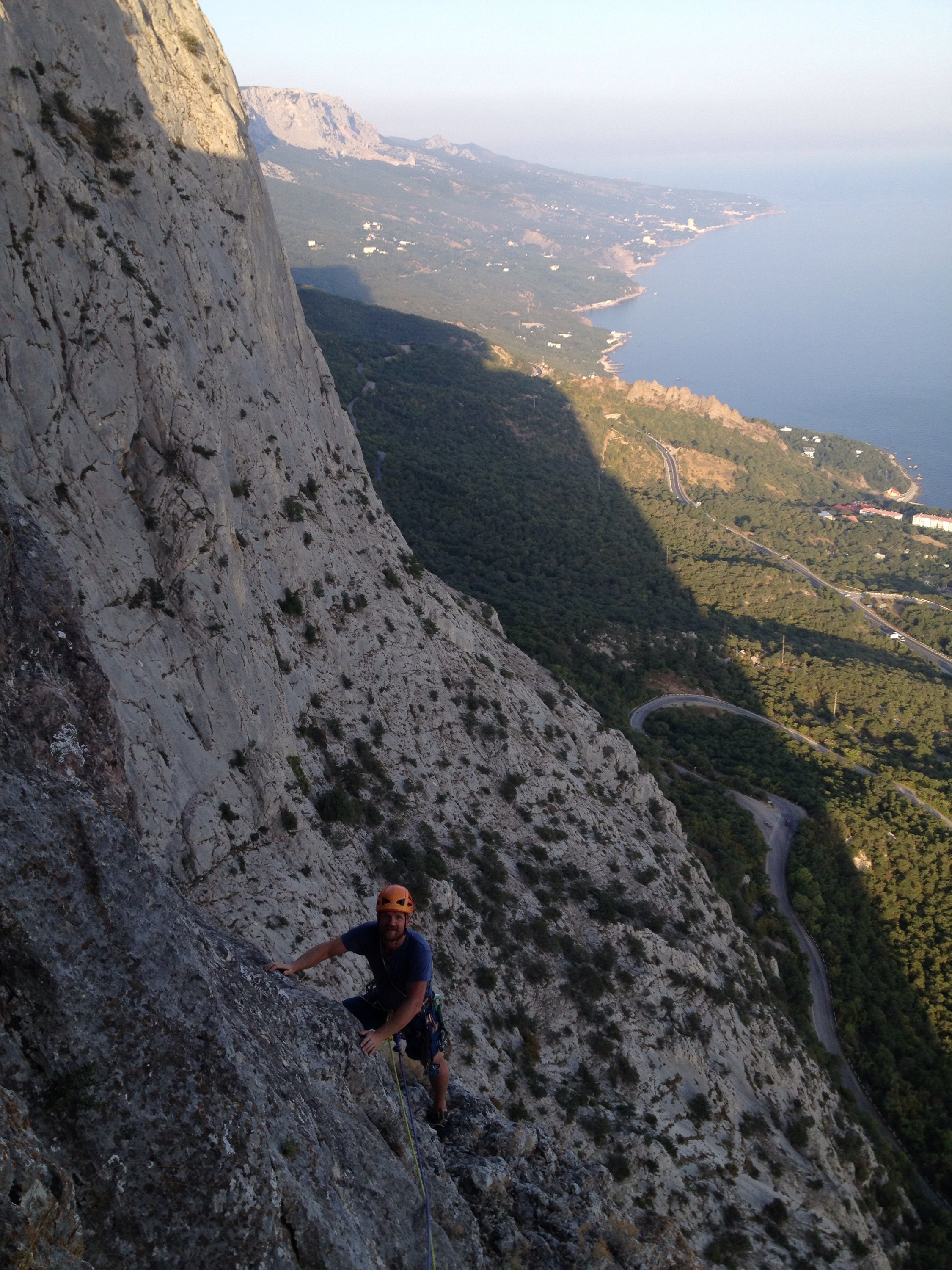 Андрей Косенко.  Зимой 2007 мы  вместе  залезли на Северную стену Айгера.  Сегодня  - на Форосский Кант.  Растём!