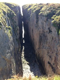 Хансманс Лип. По легенде, у лошади охотника отказали тормоза и она перепрыгнула с одной стороны обрыва на другой. Самая узкая часть - три метра