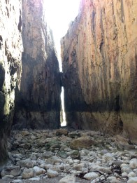 В прилив вода поднимается на четыре-пять метров. Так что начала всех маршрутов буквально из под воды