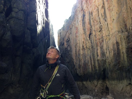 Спасаться из этого каменного мешка можно только лазанием