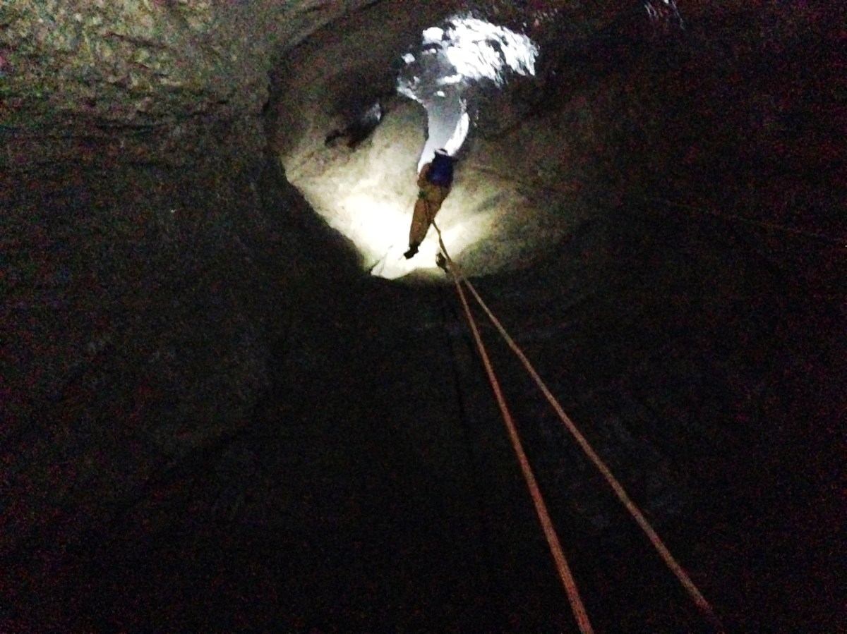 Первый колодец. 90 метров (70 от дна воронки)