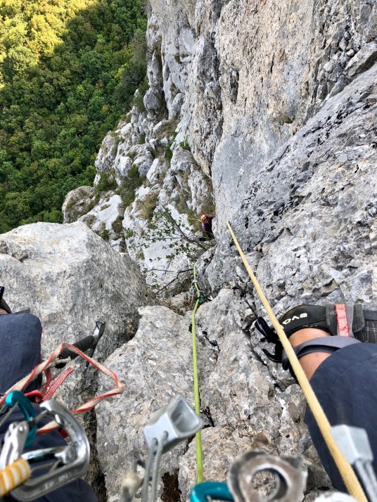 Вид вниз с последней верёвки