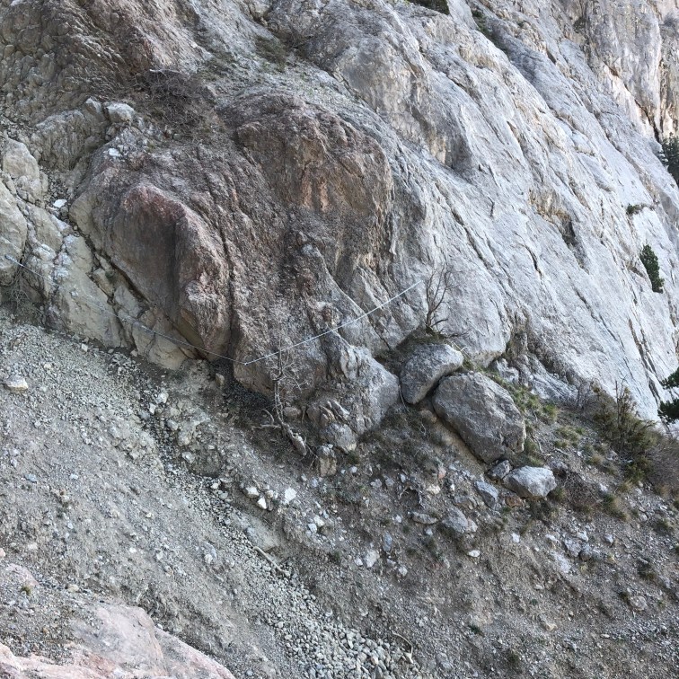 Обход сыпучего кулуара на спуске с Рыжей скалы