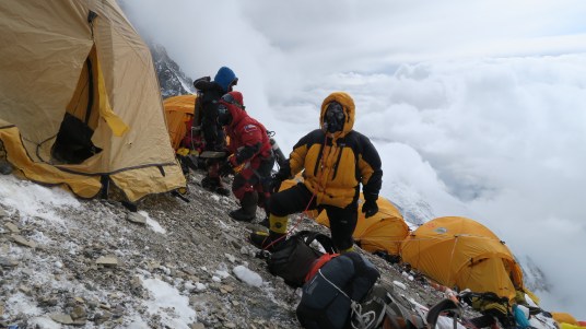 Так выглядит Лагерь 3 на высоте 8300 м. Фото Sean James