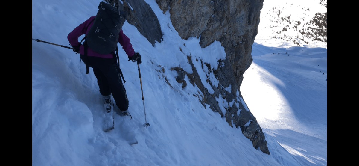 В нижнем рукаве "Emile Allais"