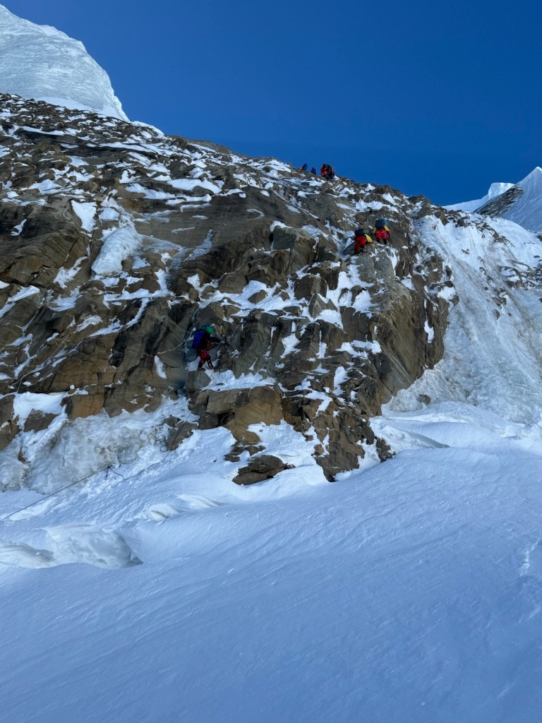 Начало скального подъёма по скалам к Лагерю 3